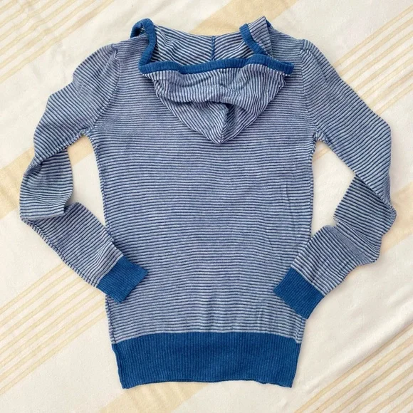💯%Cotton, Soft, Lightweight and Comfy! Blue Striped, Hooded, Scoopneck Sweater - Picture 10 of 12